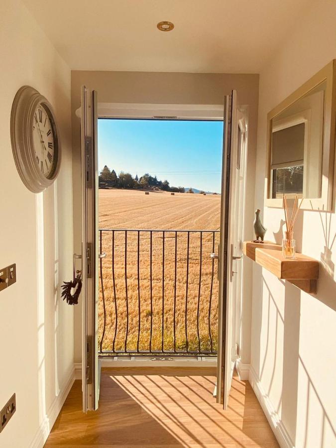 'Wardlaw View' Luxury Studio Apartment With Stunning View Kirkhill Bagian luar foto