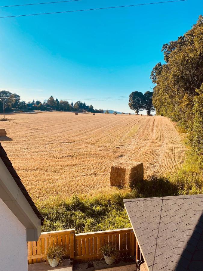 'Wardlaw View' Luxury Studio Apartment With Stunning View Kirkhill Bagian luar foto