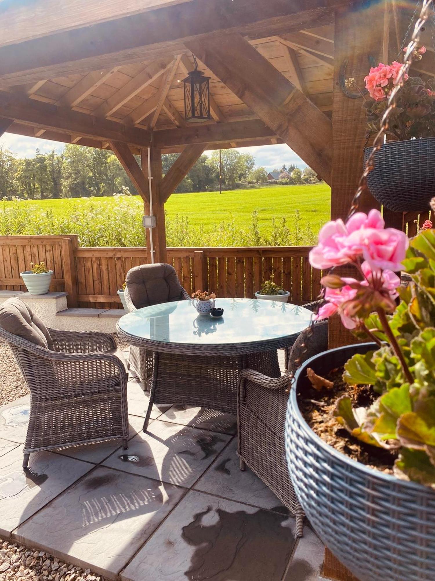 'Wardlaw View' Luxury Studio Apartment With Stunning View Kirkhill Bagian luar foto
